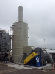 Lavador de gases para fumos de têmpera e ventilador com evoluta termoplástica autoextinguível.